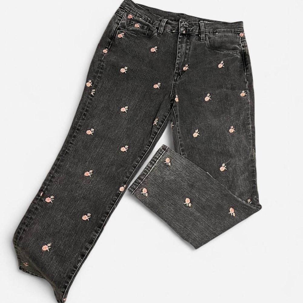 Blank‎ NYC Black Jeans with Pink Floral embroider Design size 28